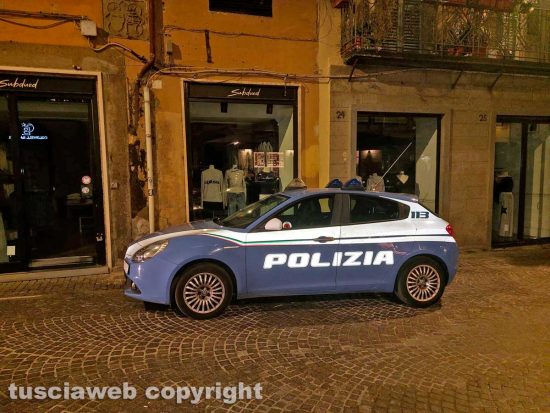 Viterbo - Centro storico - Via Roma - Una pattuglia della polizia