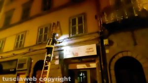 Viterbo - Centro storico - Via Roma - L'intervento dei vigili del fuoco
