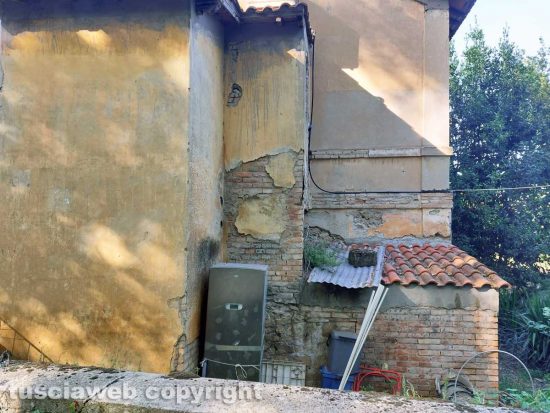 Orte - Sfrattati dal casello ferroviario