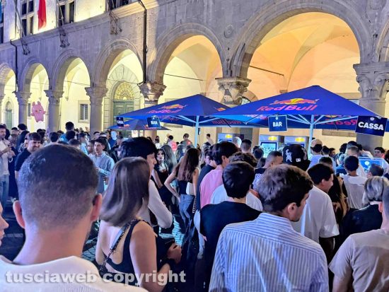 Viterbo - Notte Rosa, la città diventa una grande discoteca