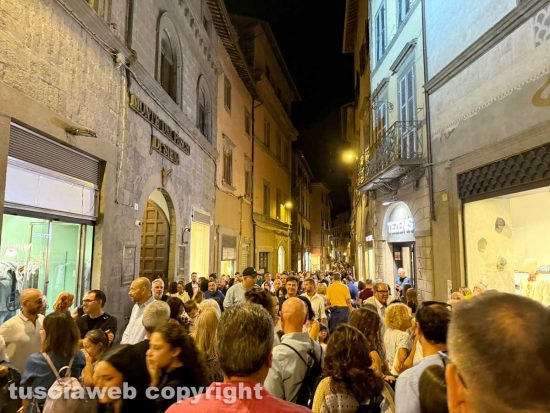 Viterbo - Notte Rosa, la città diventa una grande discoteca