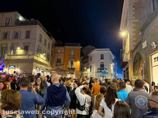 Viterbo - Notte Rosa, la città diventa una grande discoteca