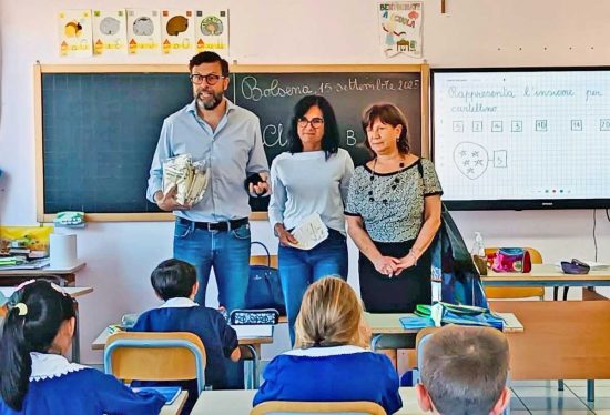 Bolsena - Primo giorno di scuola - Il sindaco Andrea Di Sorte, accompagnato dalla nuova dirigente scolastica Paola Adami e dalla vicesindaca Raffaella Bruti