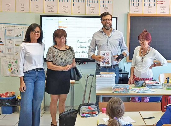 Bolsena - Primo giorno di scuola - Il sindaco Andrea Di Sorte, accompagnato dalla nuova dirigente scolastica Paola Adami e dalla vicesindaca Raffaella Bruti