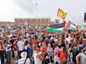 Civitavecchia - La manifestazione pro Palestina al porto