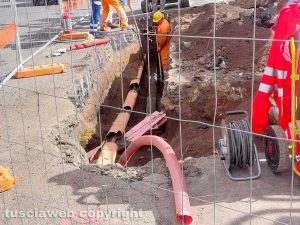 Viterbo - I lavori sulla Cassia per fermare la fuga di gas