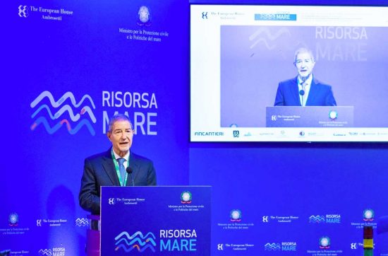 Il ministro Nello Musumeci al porto di Civitavecchia