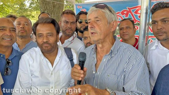 Capodimonte - La comunità bengalese - Il sindaco Mario Fanelli