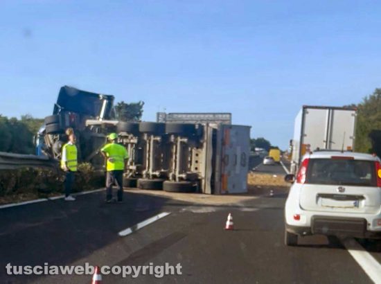 Intervento dei vigili del fuoco sull'A12