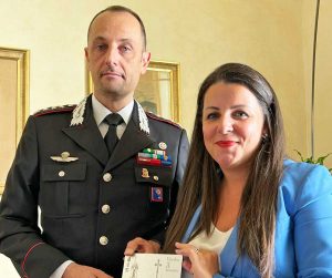 Il comandante Alfredo Antro e la sindaca Chiara Frontini