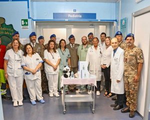Viterbo - L'aviazione dell'esercito dona un bilirubinometro transcutaneo alla pediatria dell'ospedale Santa Rosa
