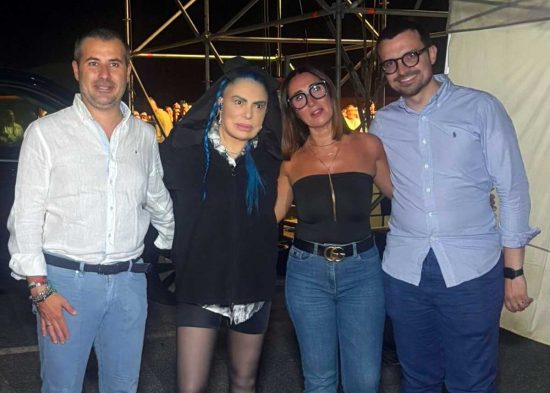 Civita Castellana - L'amministrazione comunale insieme a Loredana Berté