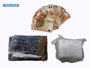 Squadra mobile - I soldi e la droga sequestrata