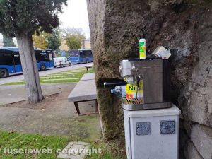 Viterbo - La macchinetta del caffè e altri oggetti abbandonati