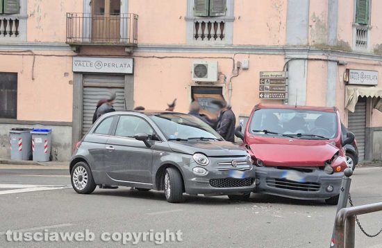 Montefiascone - L'incidente sull'incrocio tra via Dante Alighieri e via Oreste Borghesi