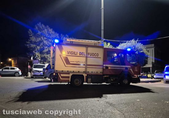 Montefiascone - Allarme per una fuga di gas in un palazzo a piazzale Roma - L'intervento dei vigili del fuoco