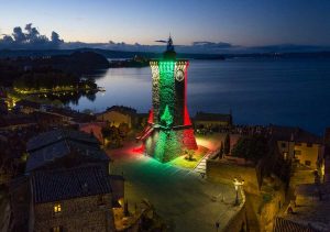 Marta - Inaugurata la nuova illuminazione della torre dell'orologio