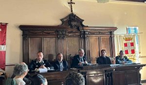 Tuscania - L'incontro su ordine pubblico e sicurezza nella sala consiliare
