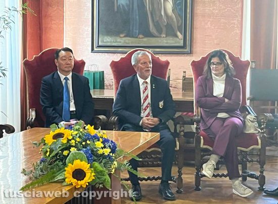 Viterbo - La delegazione cinese in vista al comune