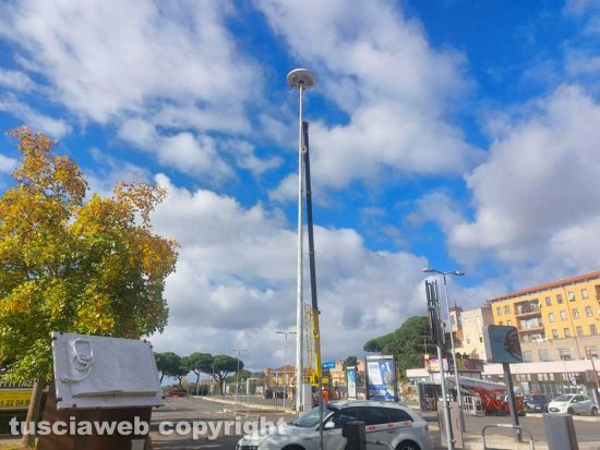 Viterbo - La demolizione della seconda torre faro al Sacrario