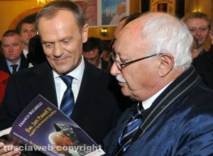 Franco Bucarelli presenta il suo libro al primo ministro Donald Tusk