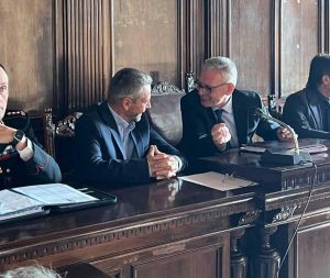 Tuscania - L'incontro su ordine pubblico e sicurezza nella sala consiliare 