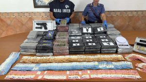 Roma - Carabinieri - La pistola e i 200 chili di cocaina