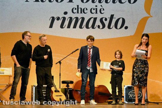 Viterbo - Il premio Mattia Torre - Nico Torre premia Francesco Garofalo