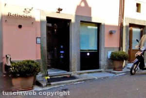Colpo nella notte alla gioielleria Rotisciani, sfondate le vetrine