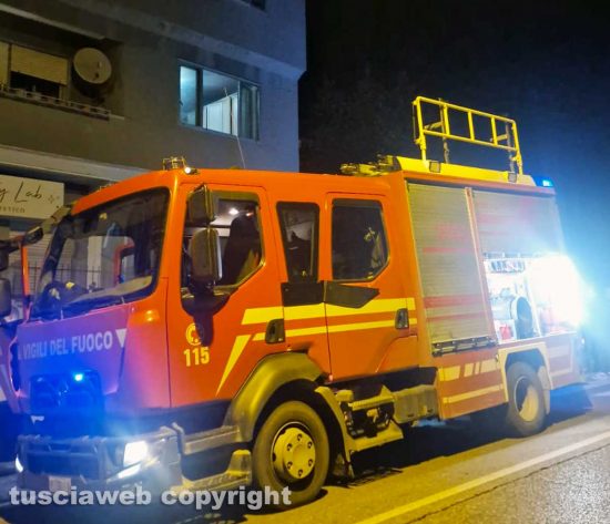 Viterbo - Appartamento in fiamme in via Po