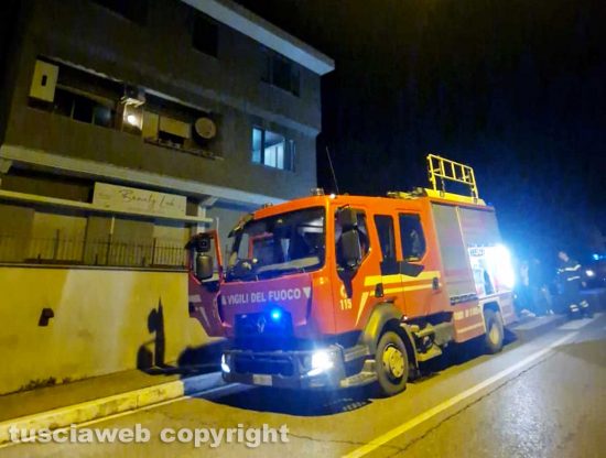 Viterbo - Appartamento in fiamme in via Po