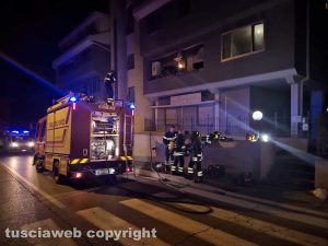 Viterbo - Appartamento in fiamme in via Po