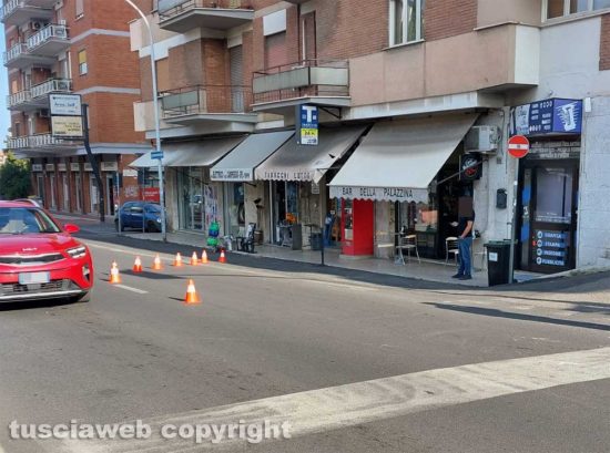 Viterbo - Incidente in via della Palazzina - I rilievi della polizia locale