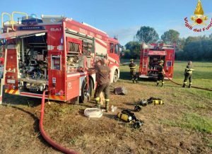 Cerveteri - Vasto incendio, le fiamme lambiscono le abitazioni