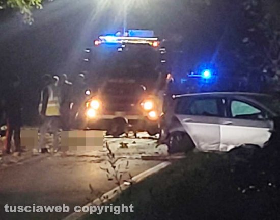 Civita Castellana - Auto contro albero sulla Nepesina