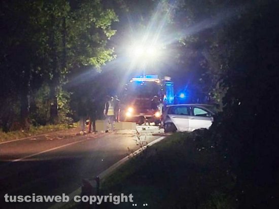 Civita Castellana - Auto contro albero sulla Nepesina