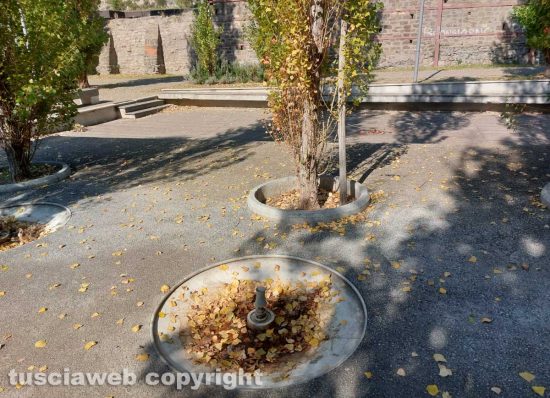 La fontana a cerchi di Valle Faul senza acqua