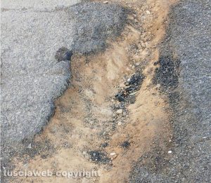 Le condizioni di via Di Vittorio a san Martino al Cimino