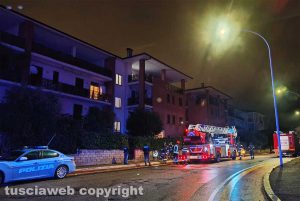Viterbo - Intervento di polizia e vigili del fuoco in viale Bruno Buozzi
