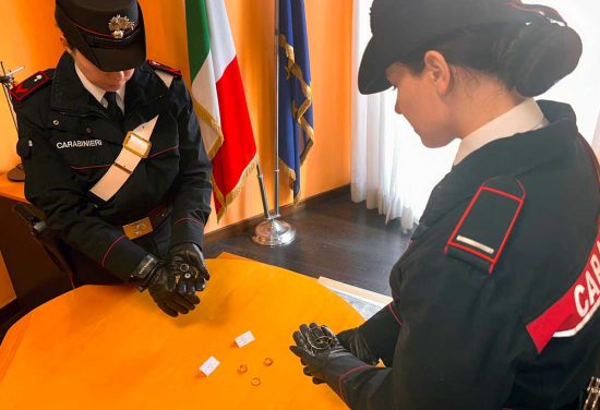 Roma - Carabinieri - Spariscono gioielli per 20mila euro, indagata la colf