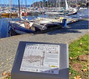 Capodimonte - Installata la segnaletica accessibile