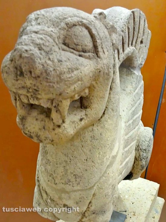 Creatura mitologica a guardia delle tombe