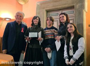 Viterbo - Forme e colori - Gismondi premia la classe 2BLA dell'Orioli