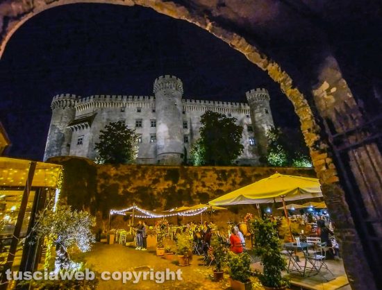 Bracciano - Il castello Odescalchi illuminato di sera