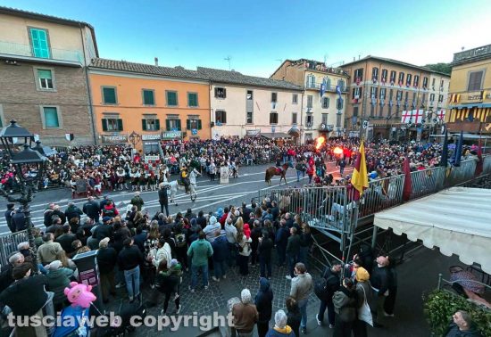 Soriano nel Cimino - La contrada Rocca vince il palio della 58esima edizione della sagra delle castagne
