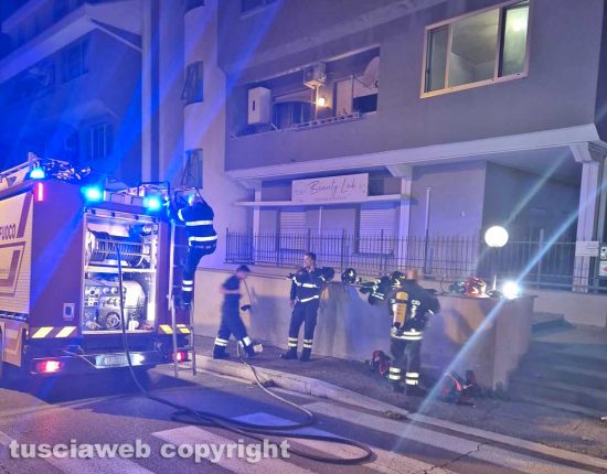 Viterbo - Appartamento in fiamme in via Po