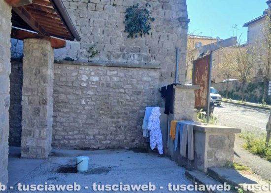 Viterbo - Sgomberato il lavatoio a via Signorelli