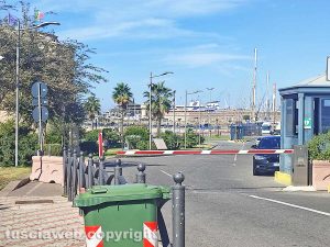 Civitavecchia - La sbarra all'ingresso del porto
