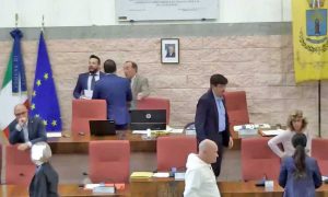 Diverbio tra Frascarelli e Di Gennaro, seduta sospesa
