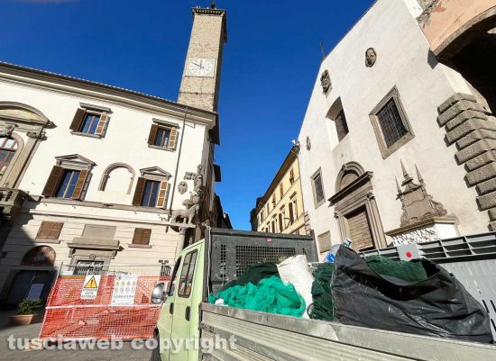 Viterbo - I lavori alla torre civica di piazza del Comune